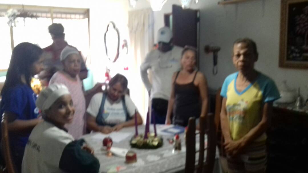 clapbloque7b's tweet image. Somos Venezuela, juventud y UNAMUJER, captando a las mujeres en proceso de gestación para el plan de parto humanizado, Barrio  Los Hornos 23 de Enero. Casa x casa como lo indico nuestro Presidente Obrero @NicolasMaduro #AquiNadieSeRinde  #EficienciaONada