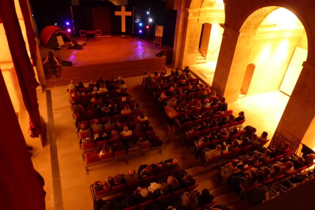 conventarts's tweet photo. Premium Actors estrena AMÉN, EL MUSICAL, una comèdia amena sobre la juventut, l'amor, l'amistat i la fe que ha fet les delícies d'un Convent de les Arts ple. 

La companyia ha fet riure el públic en molts moments de l'espectacle i els ha fet inclús cantar i ballar! #Alcover https://t.co/OklsvCq5kD