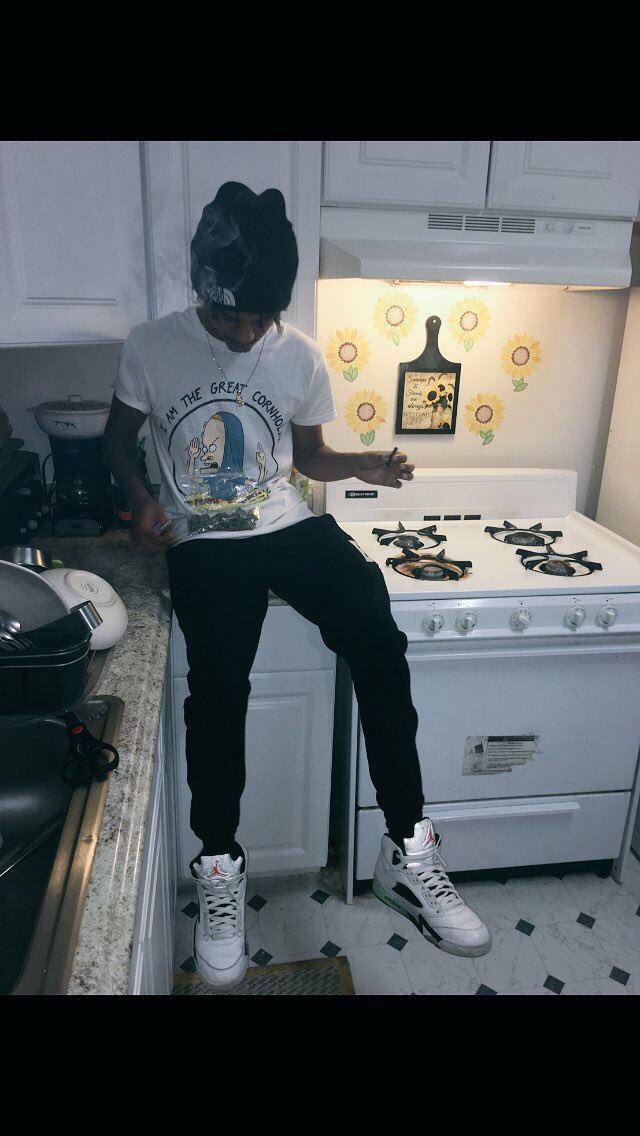 GGLilRussy's tweet photo. So Much Pain Being Blown Away 💔🦅🦇🔮💔 https://t.co/YnzWwfUast