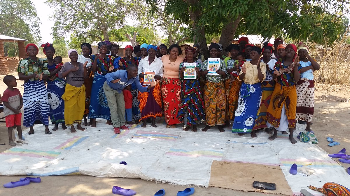 Issaquissa1's tweet photo. #USAID supporting women in #Malawi to save, invest and learn to read and write through #WORTH model a sustainable source of income and investment funds for alternative livelihoods. #FISHProject, @PactWorld https://t.co/lCiPCnKxI9