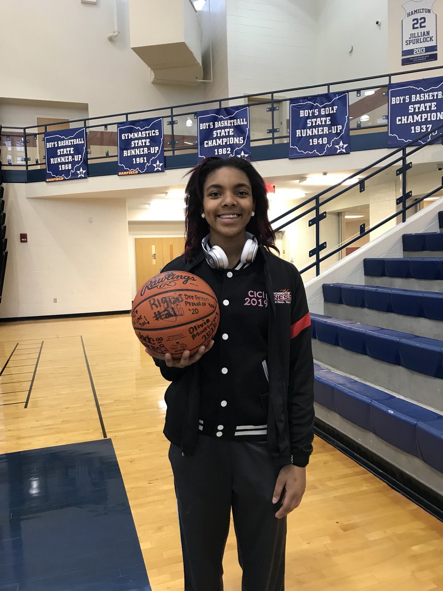 bigbluegbb's tweet photo. Way to go Cici! #40pointclub @CiciRiggins21 @teshia316 https://t.co/xwOAH4gNAk