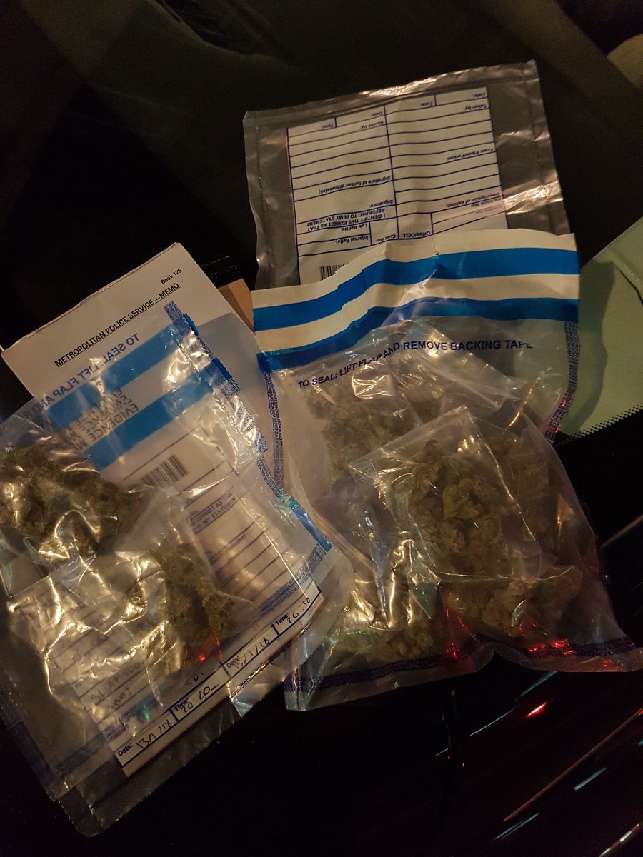 MPSKingsCross's tweet photo. Extra patrols going on around #argyle square tonight, two males already street processed for court for drug offences and kindly told to leave the area 😉 #wardpromise https://t.co/W33nktj3U5