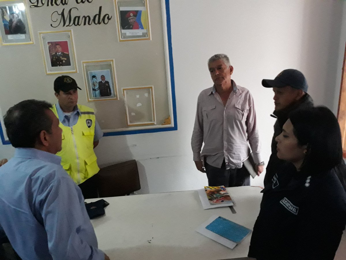 Solicito públicamente a CORPOSALUD y al Min. Publico que haga el seguimiento correspondiente al caso del detenido que está contagiado de Tuberculosis en el calabozo de la estación policial de Bailadores. Por la situación de hacinamiento es probable un contagio masivo.