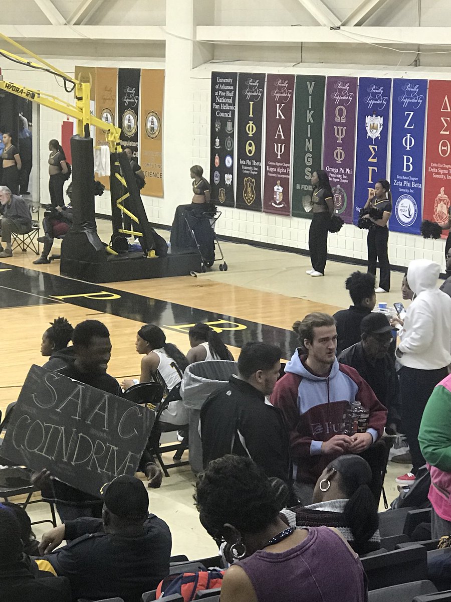 sportsandpearls's tweet photo. @UAPB_Gridiron are collection donations today for the SAAC coin drive! Every little bit counts! #uapb #saac #goldenlions #swacsaturdays @UAPBLionsRoar @SWACSAAC https://t.co/Aa9sNomOJD