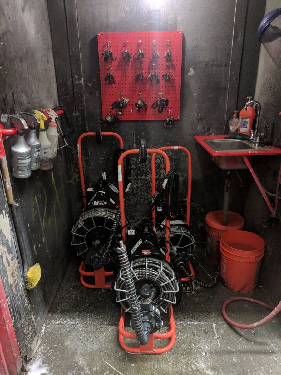 Our very stylish wash bay. Gotta make it feel like home here in the #1041TRC #PACNORTHPROUD #1041proud #TRC #toolrental