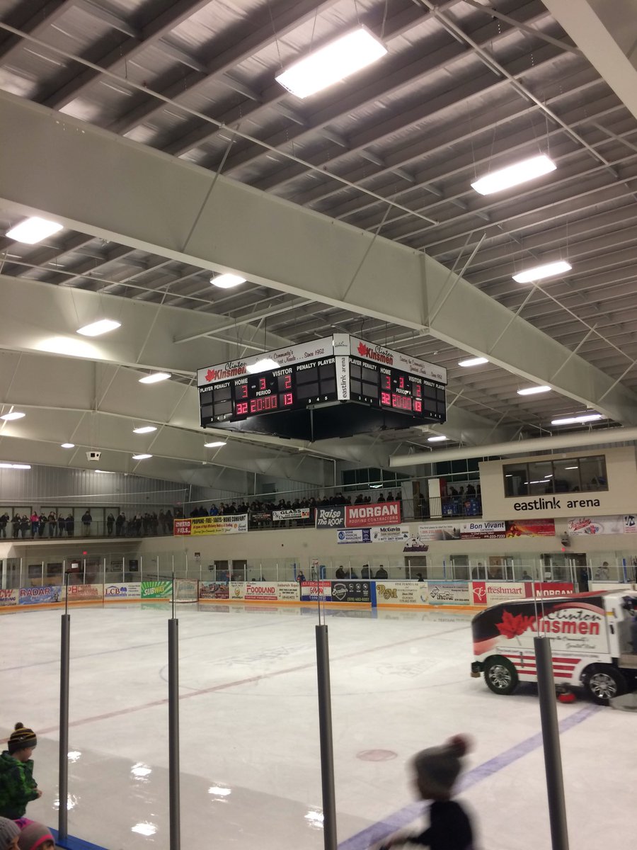 NathanBurns3's tweet photo. @RadarsHockey lead @centshockey after 2 https://t.co/XfNYULajop