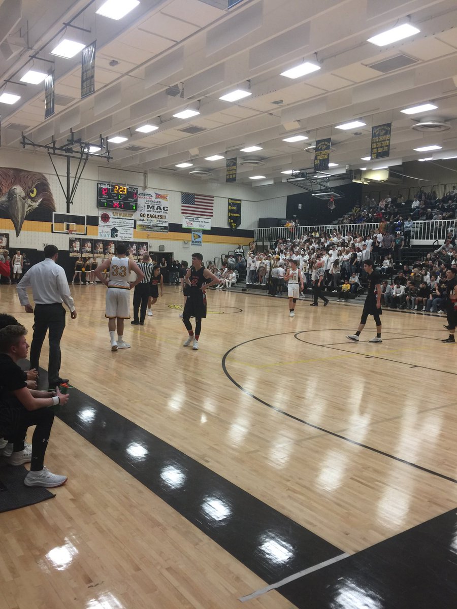 Stan_31's tweet image. Nothing quite like a cross town rivalry on the weekend👍..TVHS VS LHS....