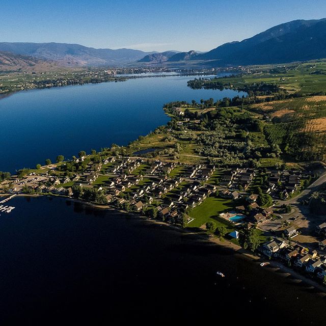 VerandaBeachWA's tweet photo. Love this photo of Greg Celmainis' "favorite place"... and looking forward to when the weather plays nice like this again. Bring on Summer 2018 at the Beach! #verandabeach #lakeosoyoos 📷: Greg Calmainis - https://t.co/nqyWmeXuLq https://t.co/Sltk2KvMAa