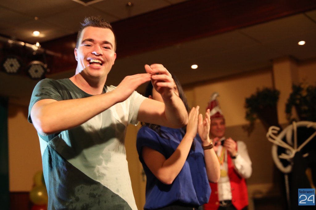 Prins Joost I en Prinses Nikee nieuw prinsenpaar Vlikkestaekers #Ospel nederweert24.nl/2018/01/13/pri…