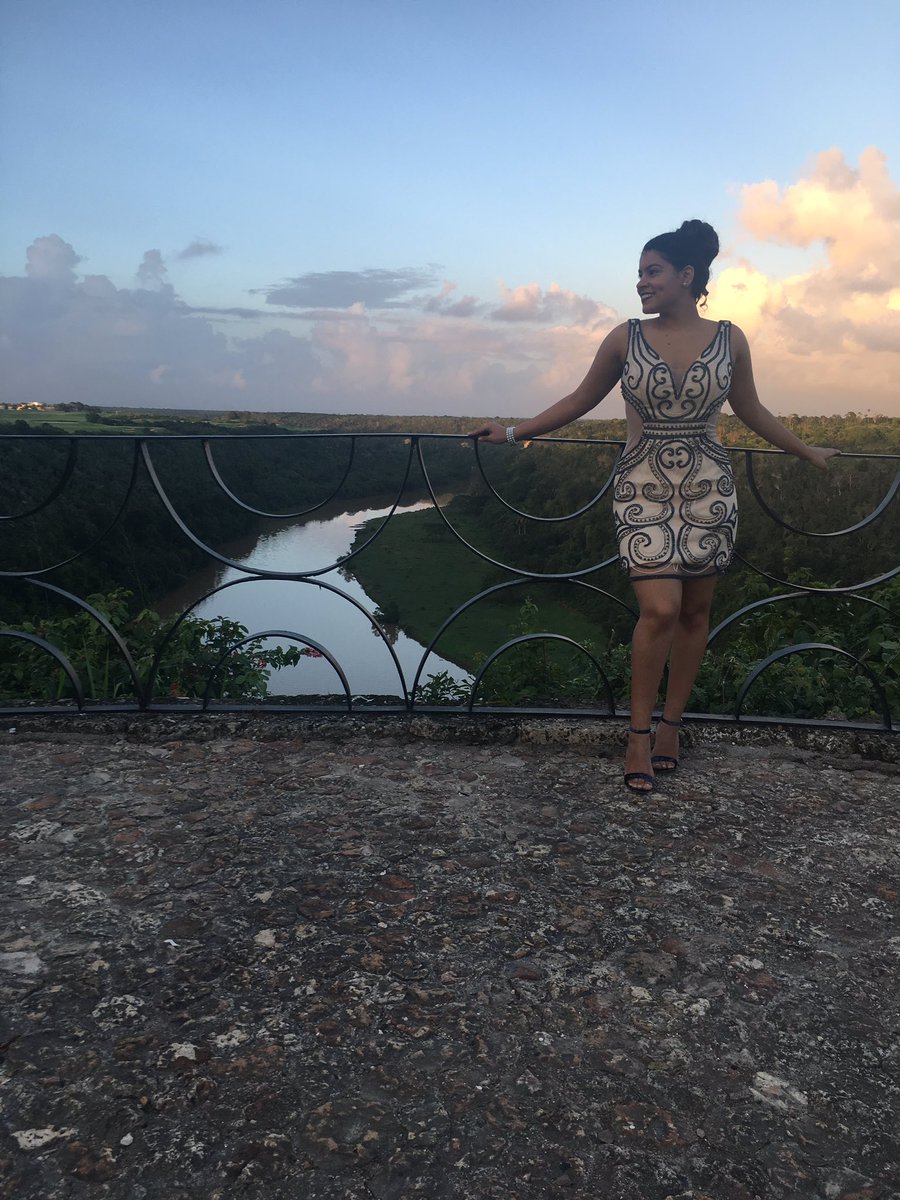 iAMFlete's tweet photo. I'm No one's plus one โ๐ฝ๐
#destinationweddings
#issaglow
#dominicanqueen https://t.co/bjs87sxnNa