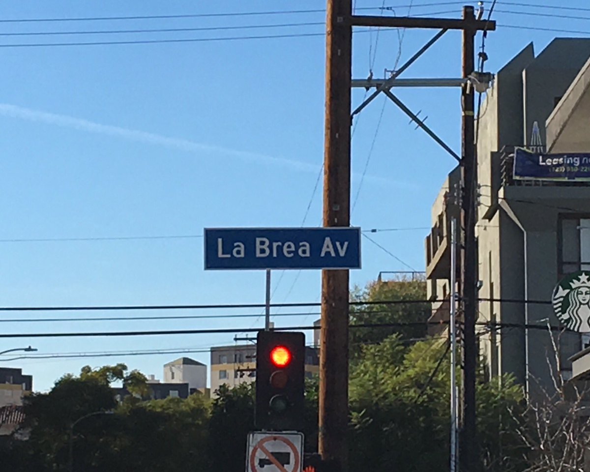 LyinJosh's tweet photo. What irritates me most about driving in LA isn’t the traffic, it’s when the street signs aren’t centered on the posts. #JoshProblems https://t.co/5ClTwTJCNX