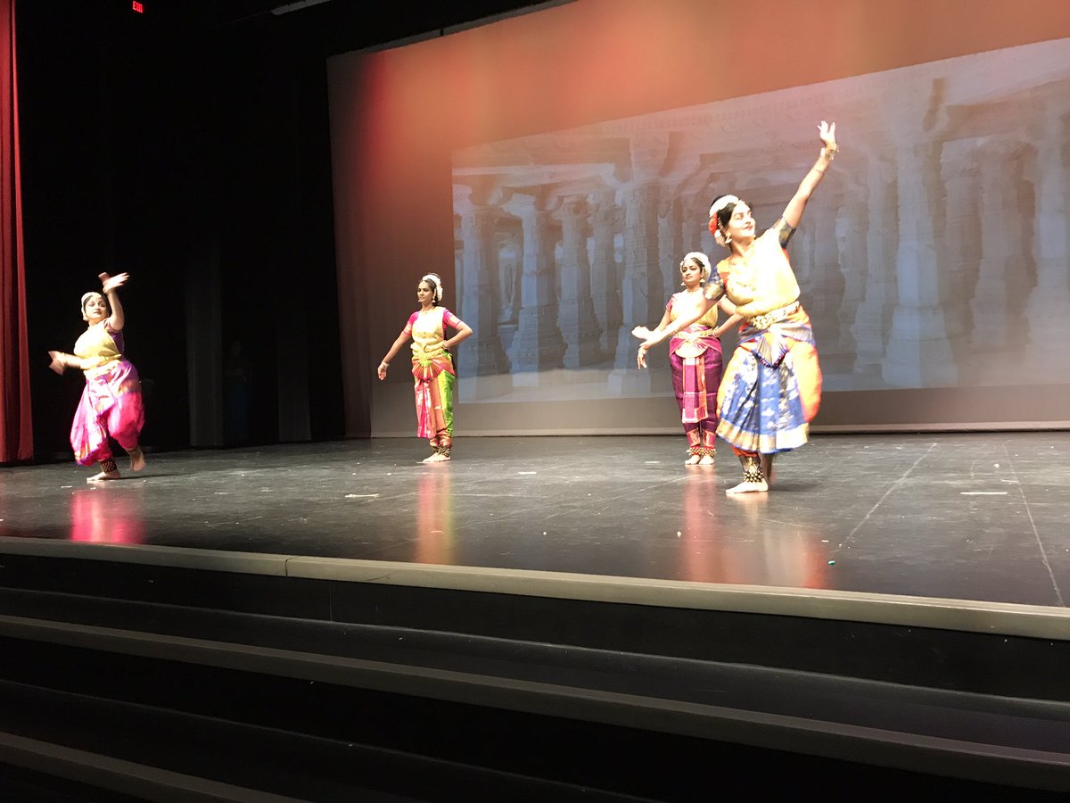 JimWatsonOttawa's tweet photo. My thanks to the Tamil community for inviting me to take part in their Heritage Month Cultural Celebration. Many beautiful performances! https://t.co/erkuTjEc05