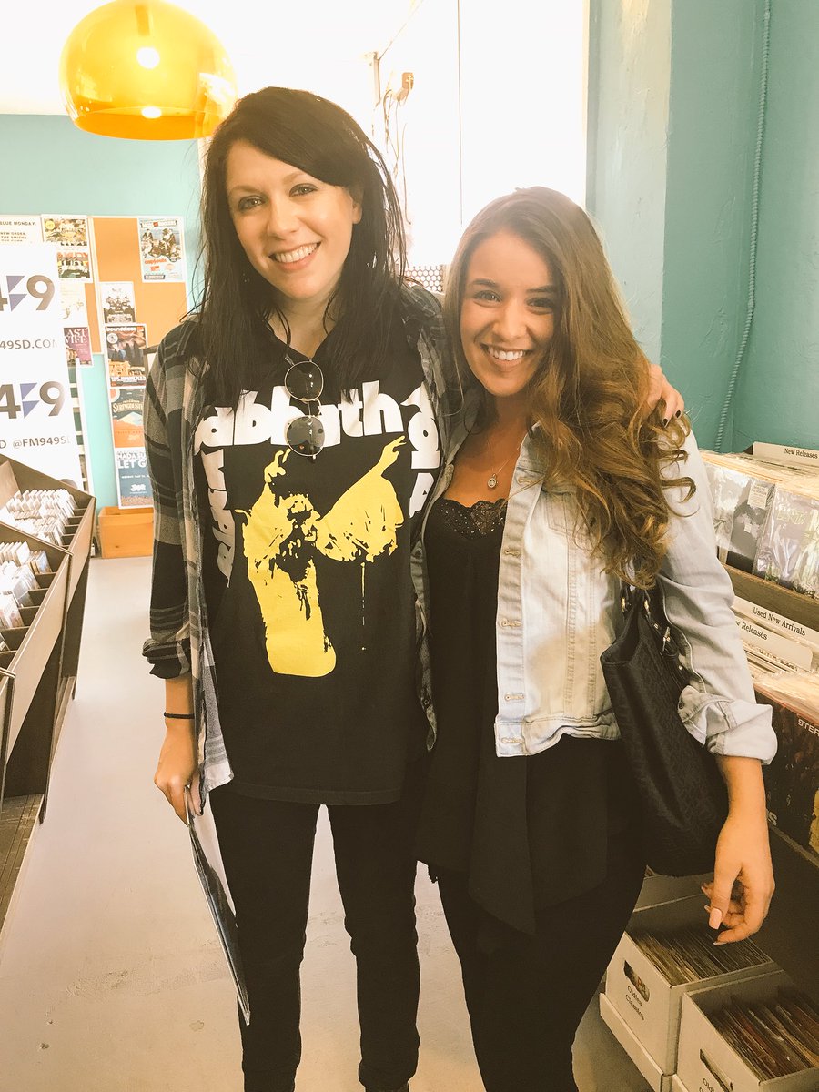 StockJames6's tweet photo. Vibes at @MTHEORYMUSIC with @kflay .. 🌛🌜 @FM949sd #everywhereissomewhere #makemefade #rootedinadventure https://t.co/mqVo6evRt5