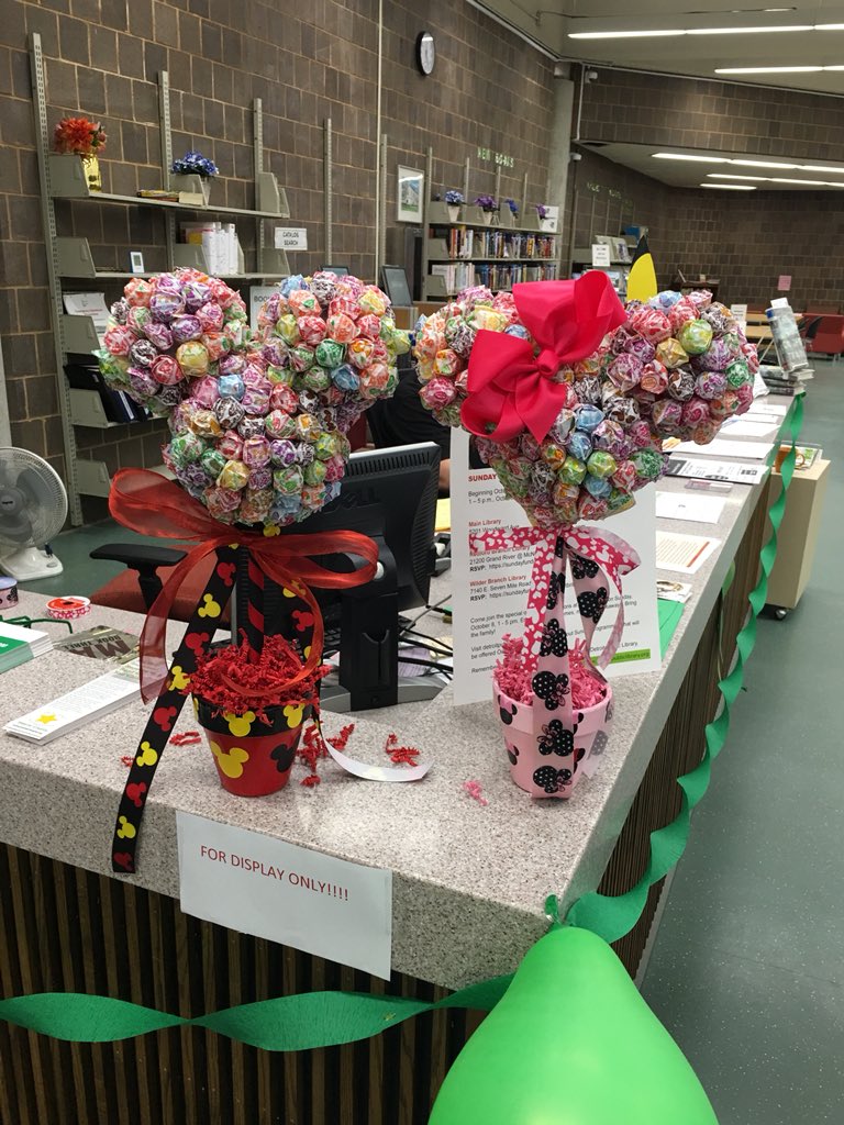 Redford21200's tweet photo. Candy fun crafts at the library!!!! https://t.co/mPsP0Ajddp