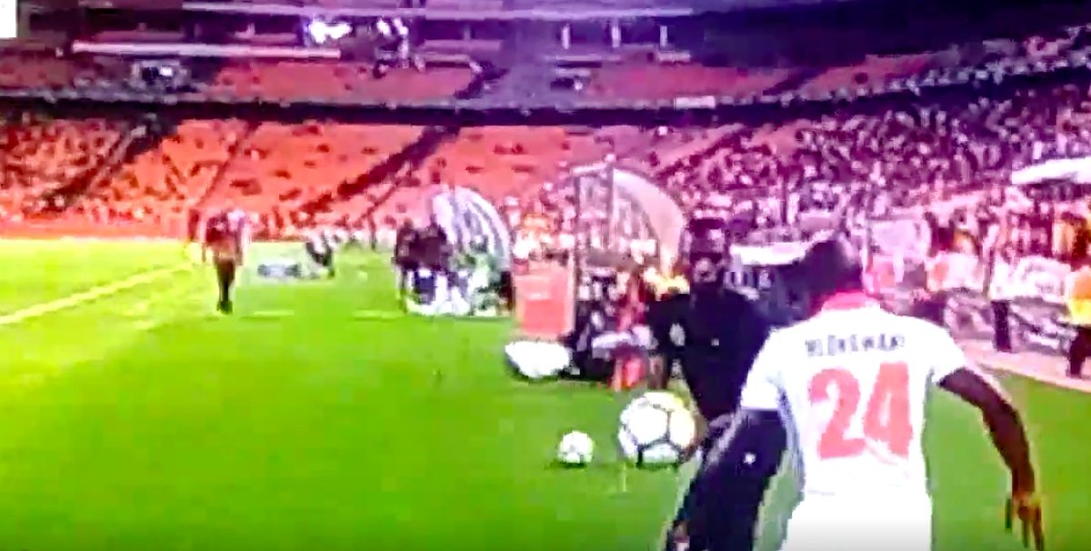 WATCH: Ball boy sent off in South African football match. bit.ly/2FxVFOq https://t.co/N88uBRaGzY