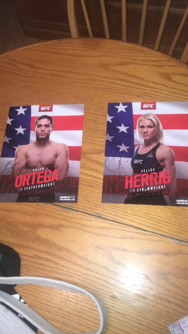 talaska_01's tweet photo. Got to meet my favorite fighter @feliceherrig today! @BrianTcity was a super bonus didn't even know he'd be here ! Also won some good tickets to tomorrow's fights !#metroSTL https://t.co/oeXbrDj3IK