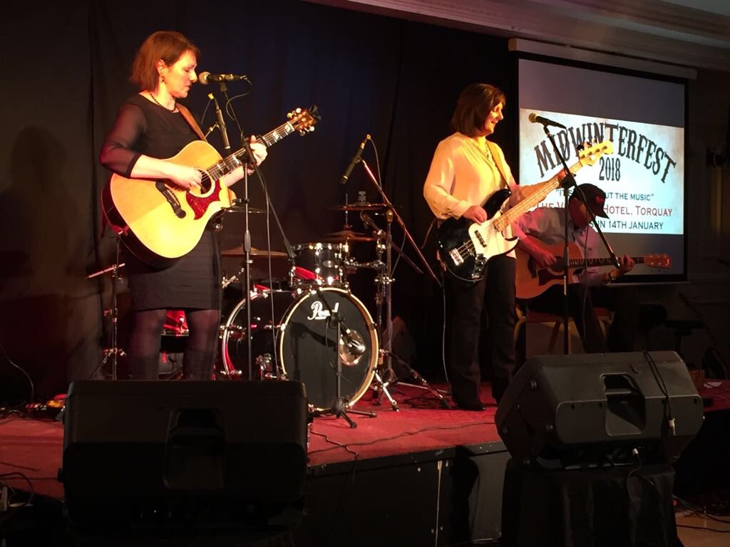 JeannieBCountry's tweet photo. Great songs fantastic guitar playing @HaleySisters #Midwinterfest @MeridianFM https://t.co/l7AldZiKp8