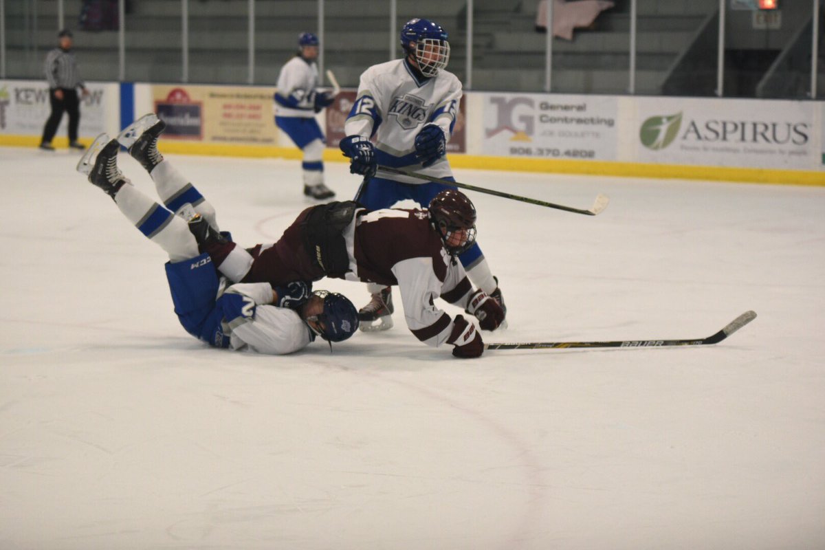 uofdjvhockey's tweet photo. The boys come out with another big W for the second time against Calumet with a 5-1 victory, got a little chippy here at the Colosseum and The Diesel was laying down some log to show them how itโs done, #ForTheClan #SAFTB #SweepingSeason #MovingForward #MakeItHappenCaptain https://t.co/Wn4T2XRZOI