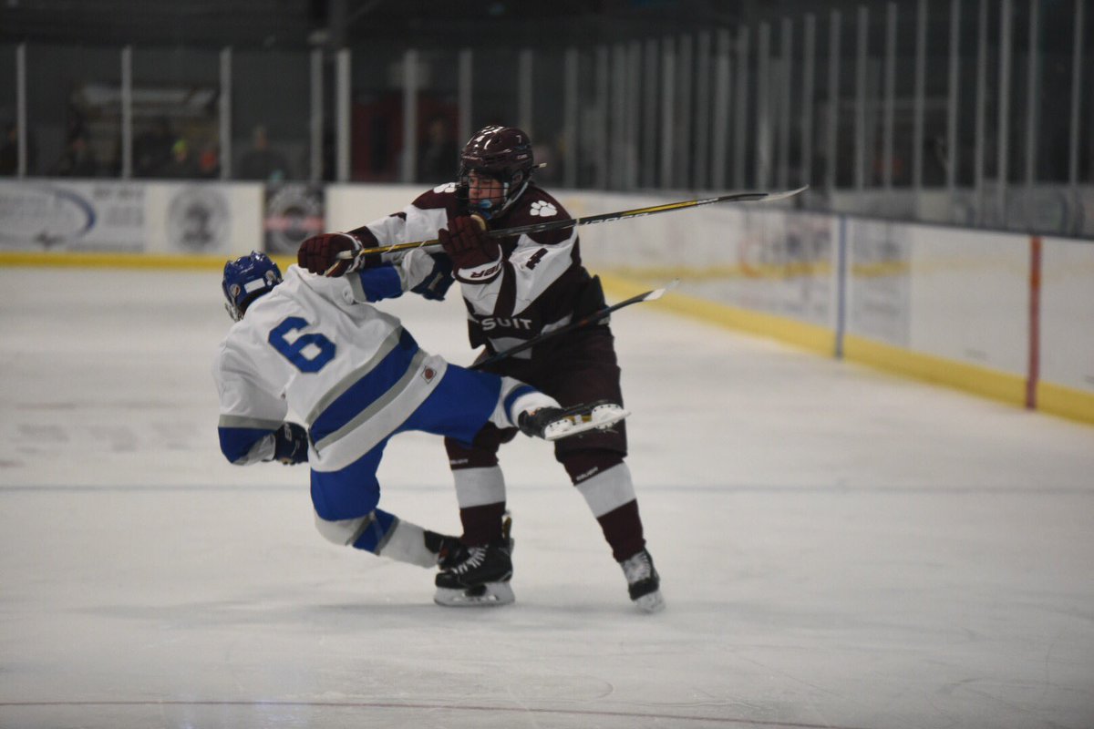 uofdjvhockey's tweet photo. The boys come out with another big W for the second time against Calumet with a 5-1 victory, got a little chippy here at the Colosseum and The Diesel was laying down some log to show them how itโs done, #ForTheClan #SAFTB #SweepingSeason #MovingForward #MakeItHappenCaptain https://t.co/Wn4T2XRZOI