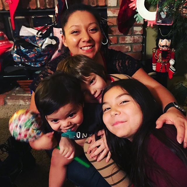 MelodicEx's tweet photo. My family was pretty happy to see me (and a giant chupa chup) after a week away! .
.
.
.
#ilovethem #dadlife #family #familia #chupachups🍭 https://t.co/Px5DAm0FZP https://t.co/5qiUMC5Z7n