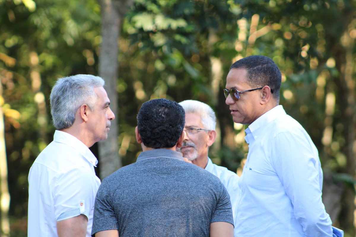 SenatorialStgo's tweet photo. En busca de soluciones ambientales, nuestro senador @JCesarValentin recorre acompañado del ministro de @ambienterd, @DominguezBrito y alcalde de Sabana Iglesia, #TonyVargas algunas áreas próximas a la #PresaBao. https://t.co/WY8kfCuPwp