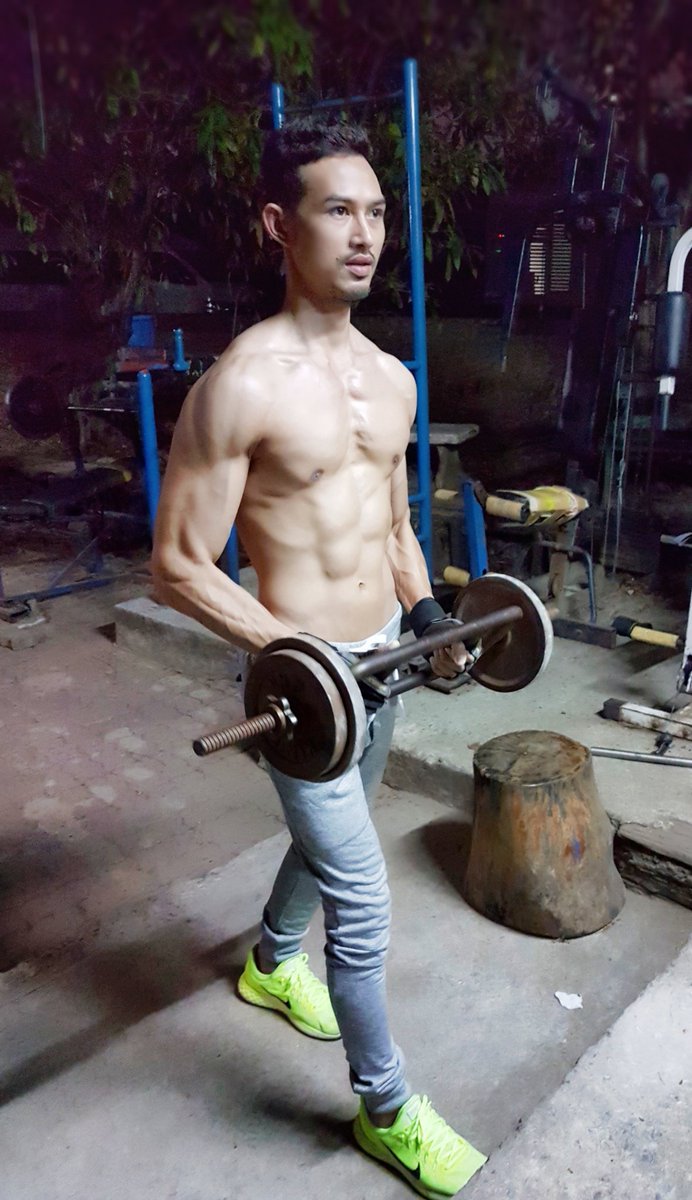 august_biman's tweet photo. หน้าตาดูเซาะกราว..แต่ท่อนล่างยาว..เหมือนชาวยุโรป 
"เอวบาง ร่างน้อยแต่ซอยทน สนป่ะ" https://t.co/nGrHBzq76e