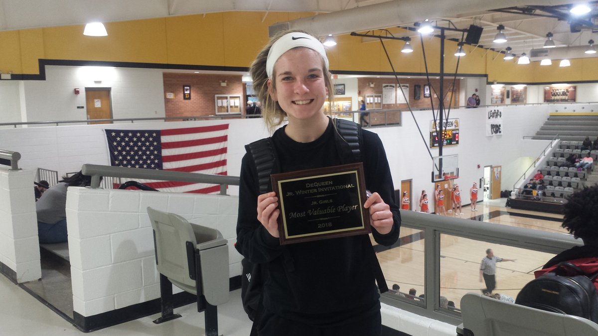AFIvy24's tweet photo. 2018 Dequeen Jr. Basketball Winter Tournament MVP Ashley Chambers https://t.co/pWcubokRJA