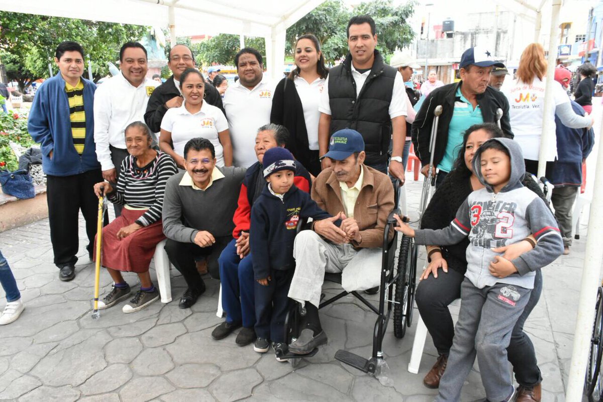 JulioSaldanaM's tweet photo. Hoy nos tocó visitar Papantla y Tecolutla. Nuestro compromiso por Veracruz nos motiva a seguir caminando #RecorriendoVeracruz #PRDcercadeti https://t.co/Yby0To1wmV