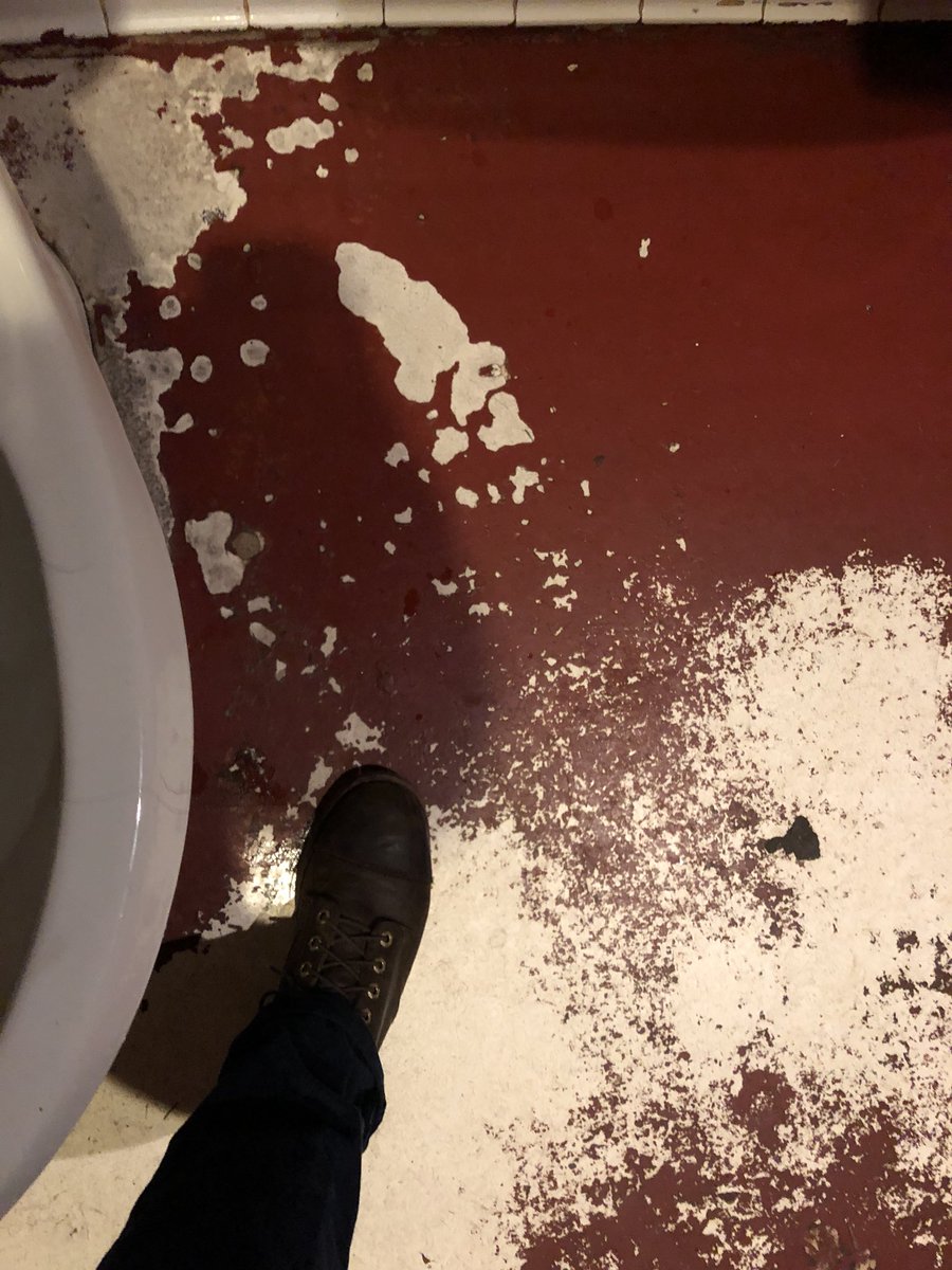 TotallyRahd's tweet photo. Bathroom move https://t.co/Bf5v8acvUy