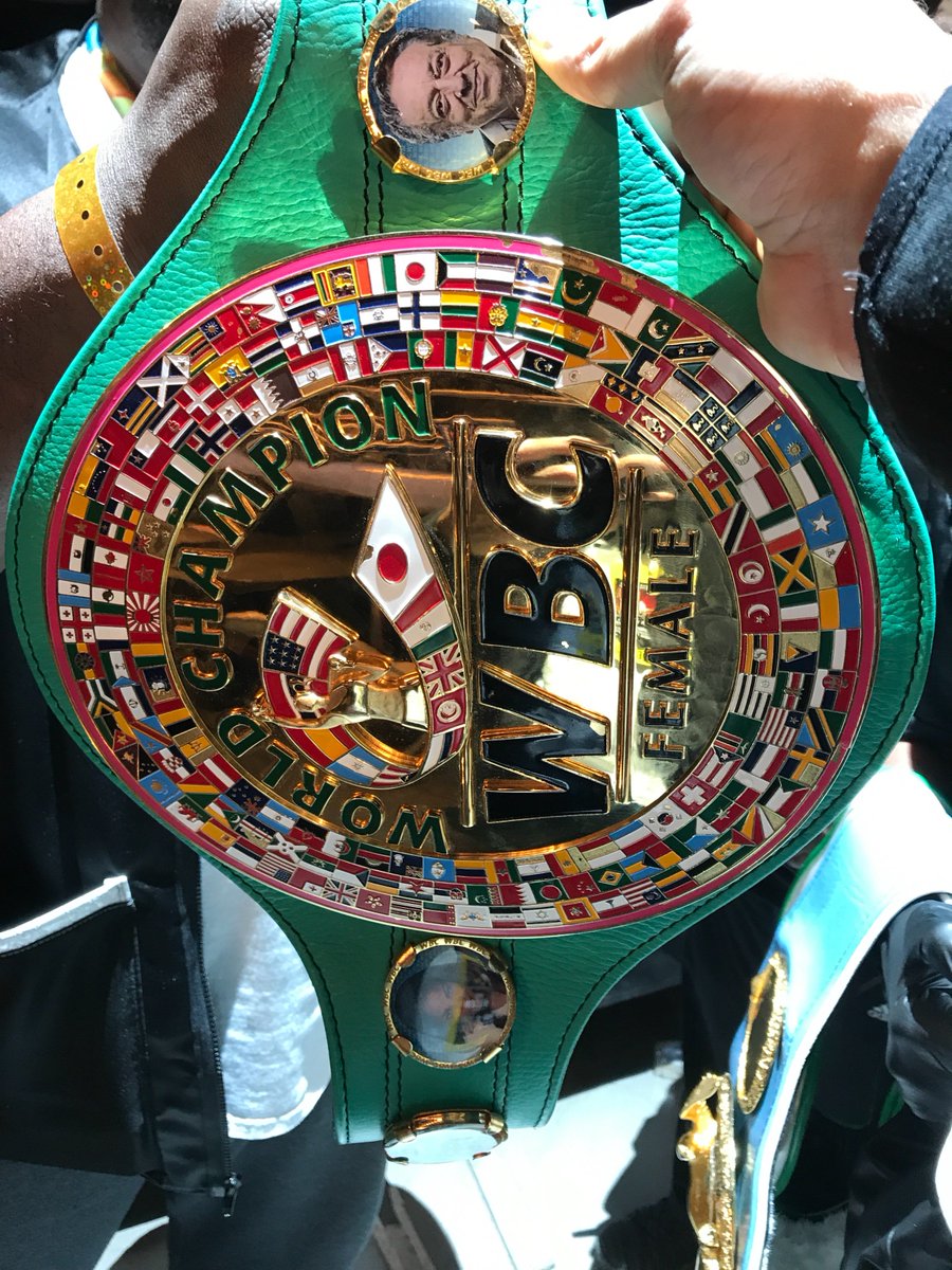 GamesavvyTV's tweet photo. @Claressashields I was just holding it while u was flexin photo Ops w the ppl. Peace champ. Congrats on 5-0 See on the next one. https://t.co/w7edYuZCsQ