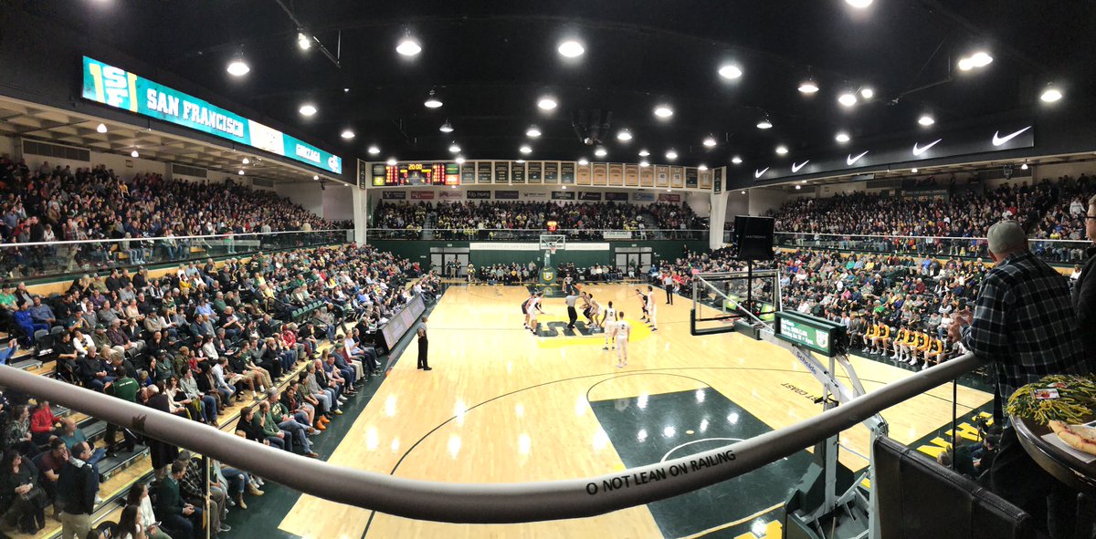 USFDonsAP's tweet image. Packed house tonight for @ZagMBB vs 3 time @NCAA Champion @USFDonsMBB! #GoDons!