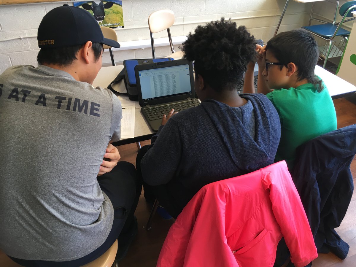 CCEducationDept's tweet photo. Excited to see all these faces again soon! #LitMethods #TeacherCert #CCTeachForReal @ConnCollege https://t.co/0JtwlfP6HP