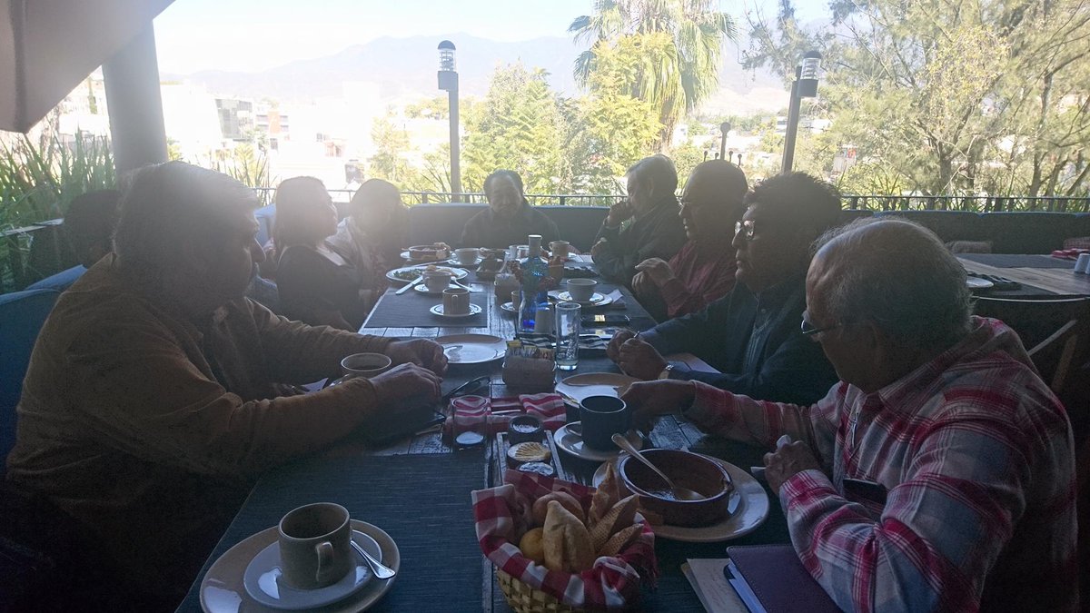 coamag's tweet photo. Integrantes del Colegio Oaxaqueño de Abogados en Materia Agraria en reunión con el periodista Alfredo Martínez de Aguilar, para intercambiar puntos de vistan y opiniones para la creación de la Secretaría de Asuntos Agrarios en Oaxaca. https://t.co/chBikLYg0n
