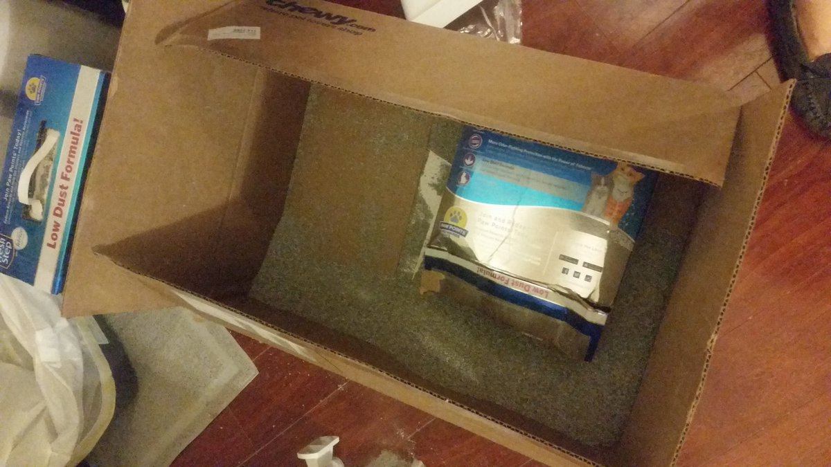 BowTieBryan's tweet photo. Little tough to change the litter when the box is open in shipment @Chewy https://t.co/hiojIQbgWW