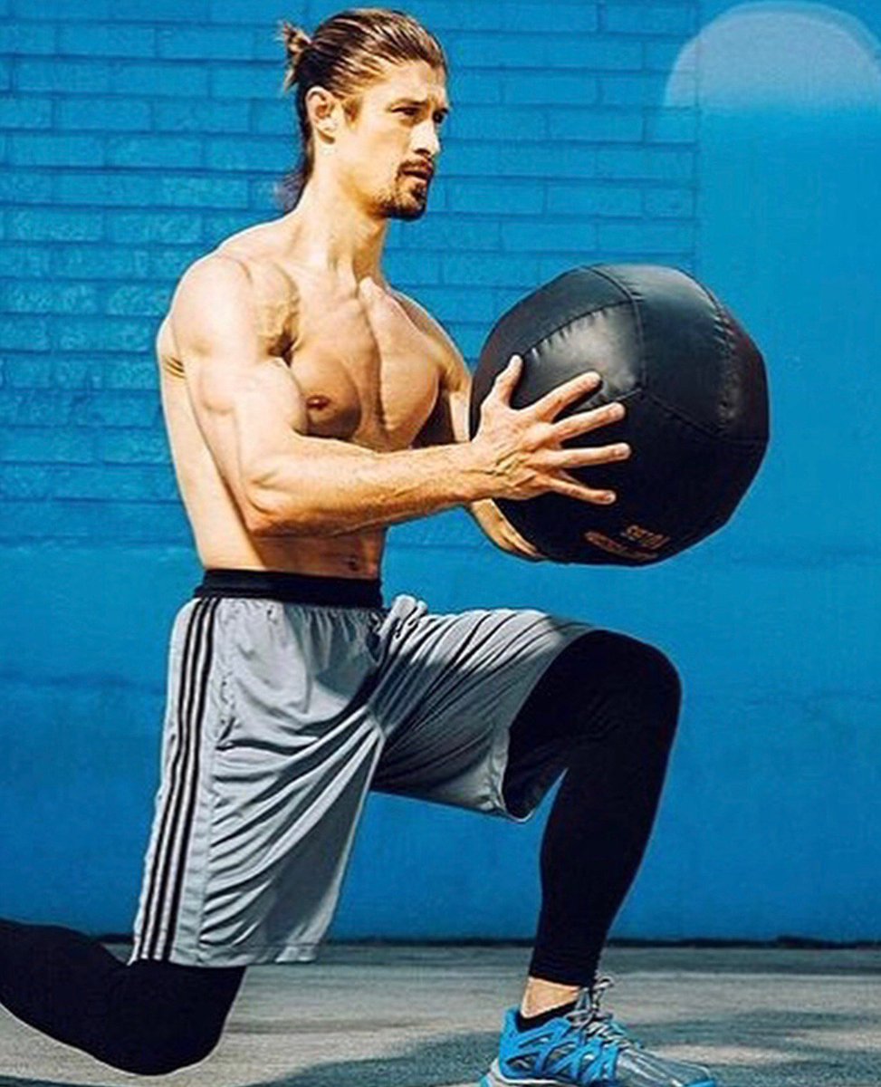 Halle Berry on Twitter to the start of fitness Friday. Each