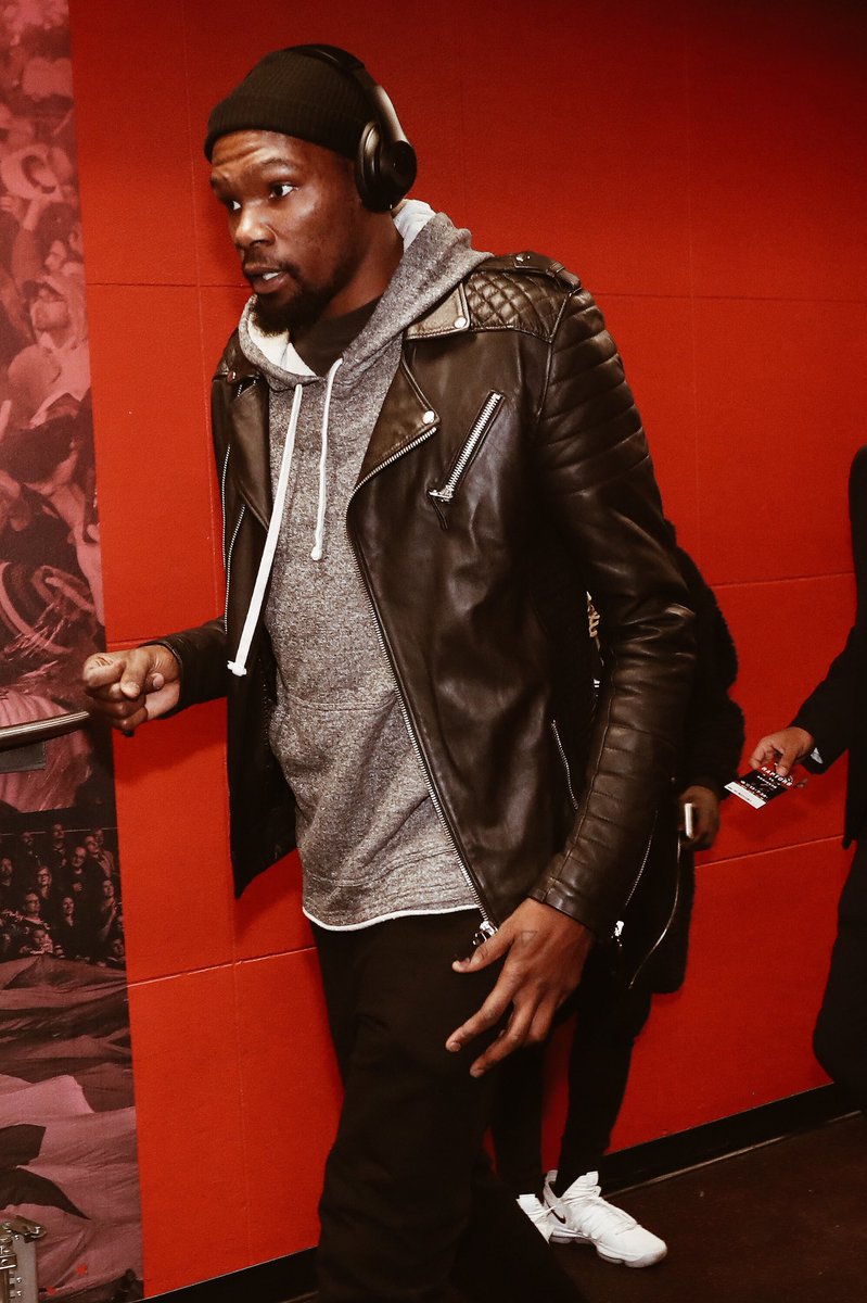 warriors's tweet photo. Dubs are here 🇨🇦 https://t.co/LQ4bxd8f97