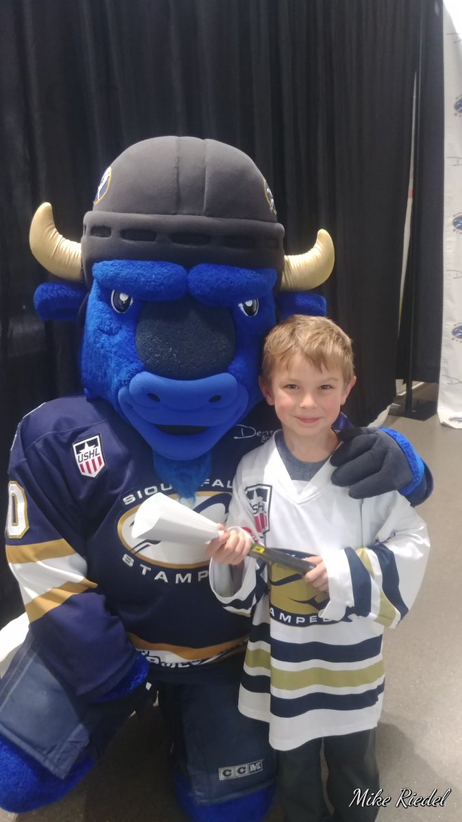 riddler_2_'s tweet photo. Preston with his big bell and big #SmilesWithStomp at the @sfstampede game #MoreCowbell https://t.co/cBUGeVJiQ9