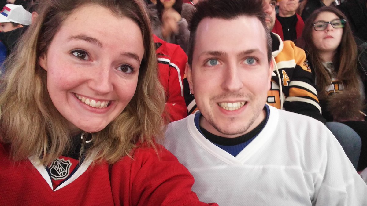 anaellecaplain's tweet photo. Une victoire pour nous svp les @CanadiensMTL ! #Habselfie #hockeynight #ilovecarey https://t.co/5l2w7ZCpfc