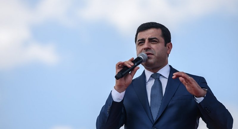 Dengekobanecom's tweet photo. Demirtaş için imza kampanyası başlatıldı: Tekrar başkan seçilmeli https://t.co/MNHUmNFCAM https://t.co/thAPwxjrGL