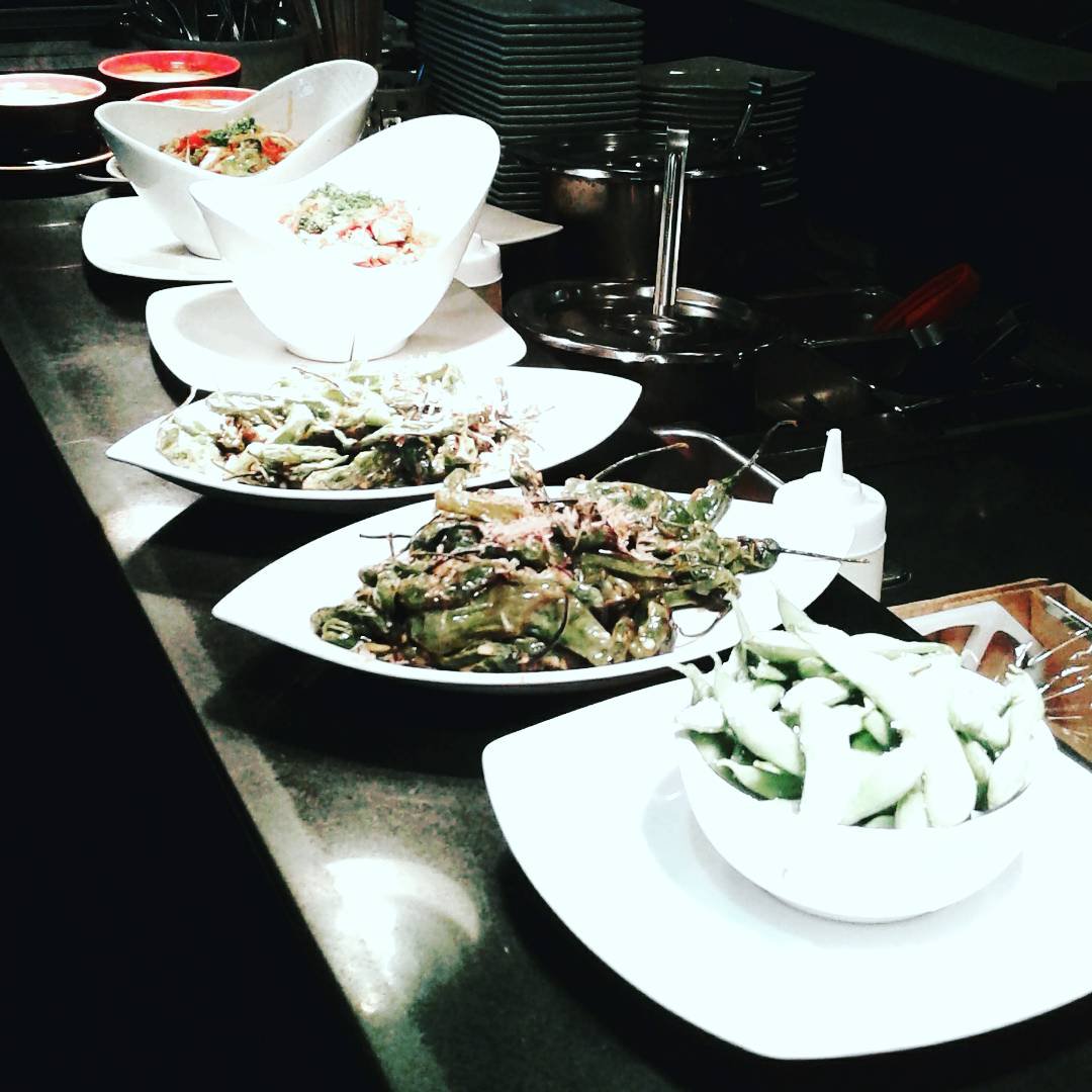 CafeJapengo's tweet photo. Happy hour all night long at our bar and lounge. Mention this post and receive complimentary edamame. #happyhourallnight #sushi #hotbartender https://t.co/kP5qyyBZkE