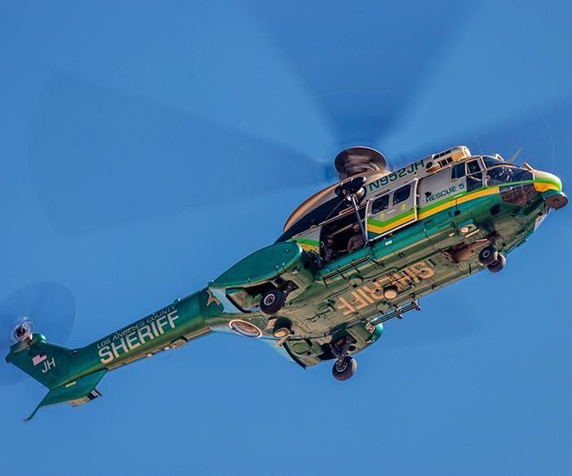 AirToArtPhoto's tweet photo. One of LA County Sheriffs’ Eurocopter AS332 Super Pumas, Rescue 5. #airbushelicopters #eurocopter #as332 #superpuma #superkitty #lasd #lacountysheriff #heli #heliweb #helicopter #sheriff #leo #thinblueline #lawenforcement #lawenforcementofficer #backtheb… https://t.co/lsejMpWJH6 https://t.co/mu8D3OpAtD