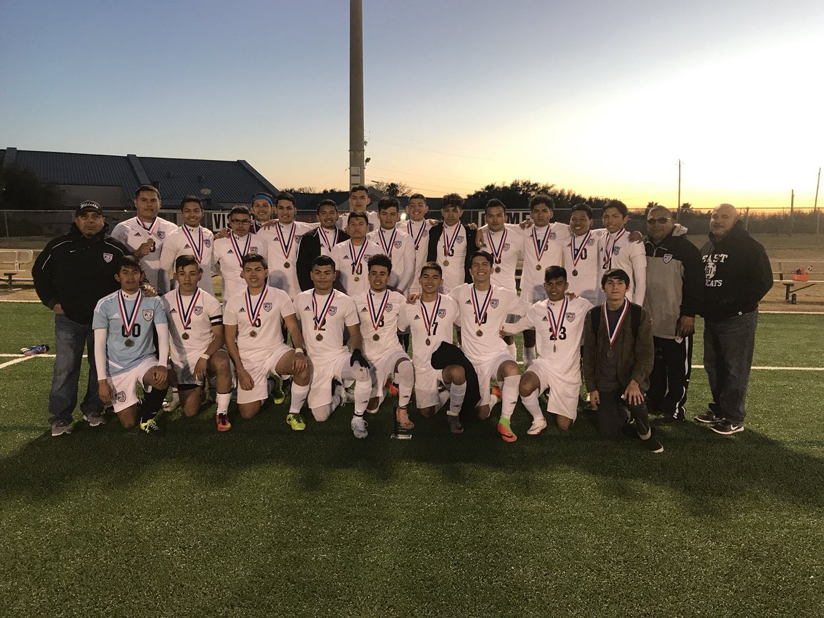 SaulM1010's tweet photo. 3-time champions ⚽️ https://t.co/jlOmBG7syZ