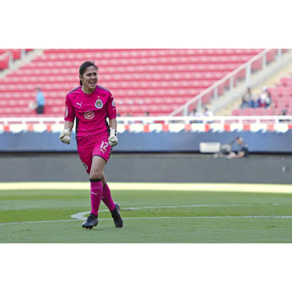 Drew_gg11's tweet photo. 😍Que gran partido @blancafelixc como siempre defendiendo con el ❤ el arco Rojiblanco🔴⚪🔵👏🐏
Sin duda alguna eres y serás por siempre la mejor portera mi admiración y respetó para vos❤👐😎😙 
#IdolaRojiblanca #BF12 https://t.co/COUqqFJZXE