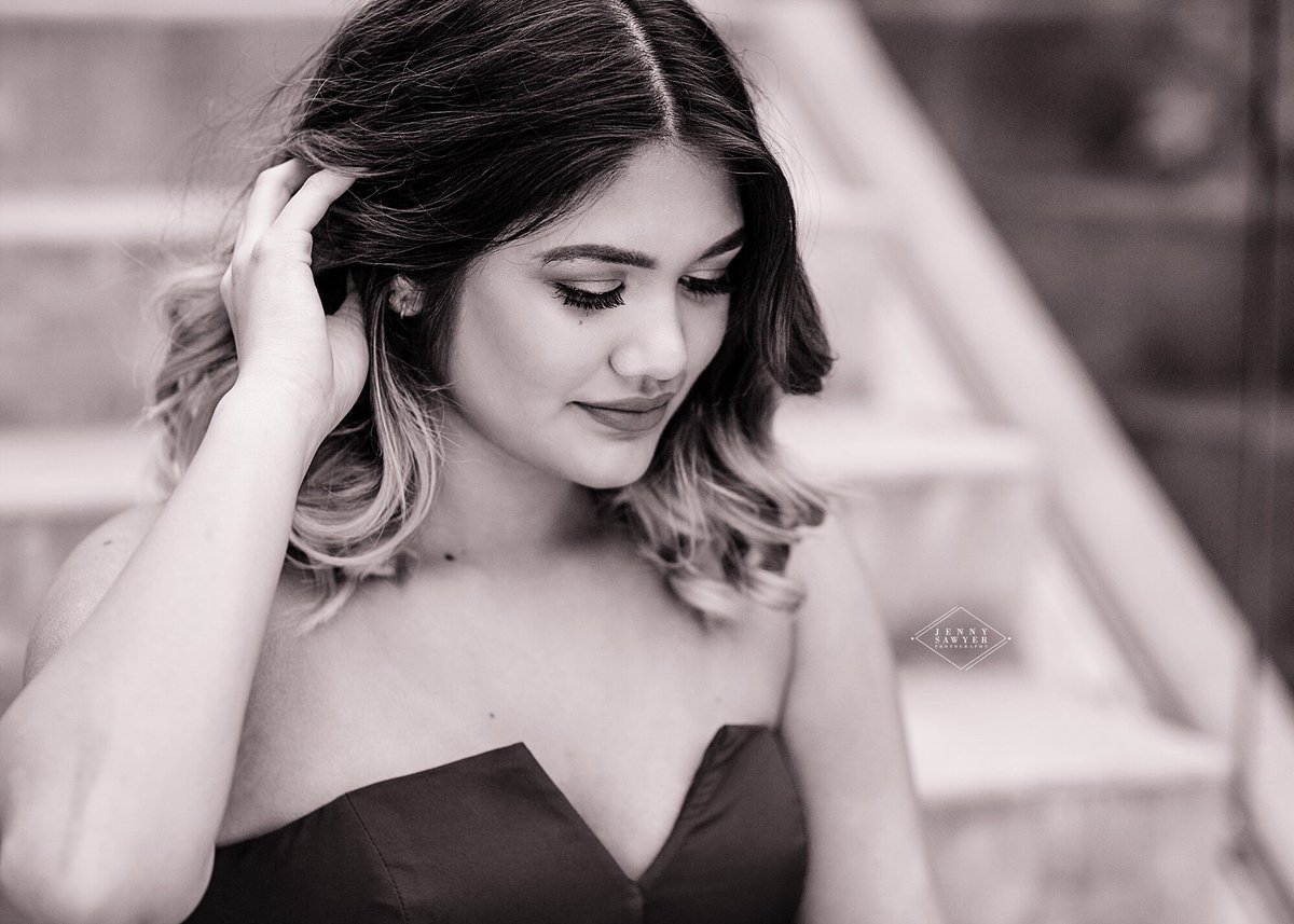 JSP_Photography's tweet photo. Fun and spunky to reflective.... we love every side of you, Alisha! #jennysawyerphotography https://t.co/uvbaNug6L6