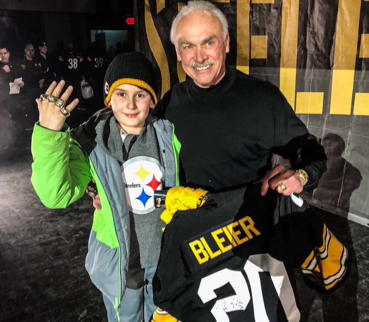 Get Rocky Bleier’s jersey ✅
Get to wear all 4 of his Super Bowl rings 🤯🤯🤯🤯🤯