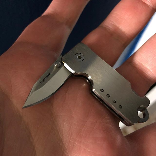 JaiHaze's tweet photo. Knife game serious #knife #knives #pocketknife #miniknife https://t.co/59gNVwDhaP