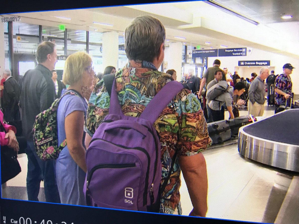 GregMillsTVNews's tweet photo. Incoming passengers from #Hawaii share their terrifying ordeal..learning of FALSE missile threat as they were taking off for #LAX. @CBSLA #CBLSA https://t.co/agbxHVtkz4