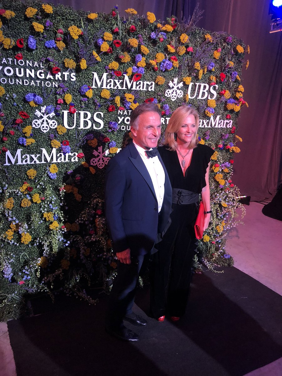 LisaPetrillo's tweet image. Hello @YoungArts #BackyardBall so thrilled to be a part of this evening and support all that you do . It’s the arts,
in all forms , that give life meaning . #thearts #youngartists