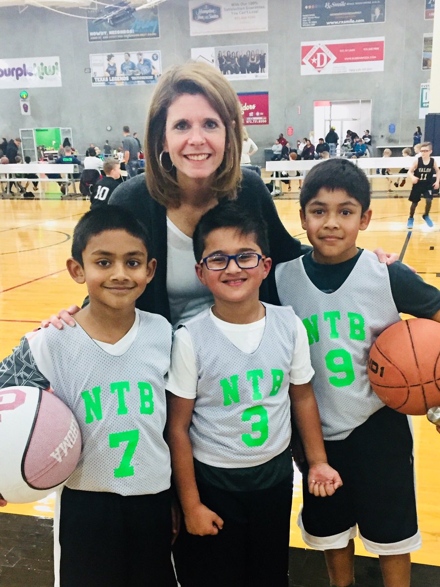 VaughnElemFISD's tweet photo. Loved watching these 3rd graders play basketball! #HealthyZoneSchoolInTraining #KeepActive https://t.co/9D5GiH43wi