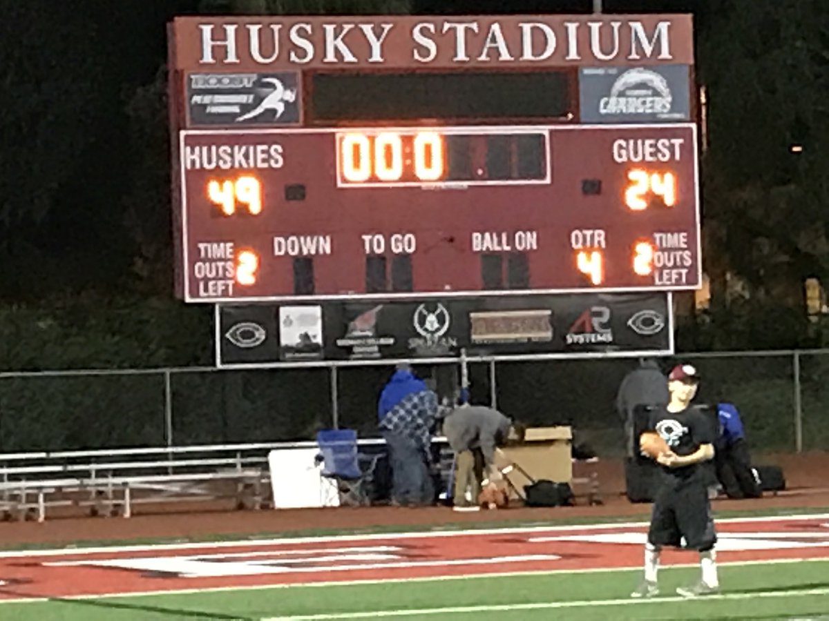 Cen10Cheer_Song's tweet photo. Inland Empire All-Star Classic. Riverside 49 - San Bernardino 24!   Great job to all the coaches, football players and cheerleaders! @Cen10Huskies @Cen10Tv @cen10athletics @Inland_Sports @Cen10Football https://t.co/q9Aw7TUXGM